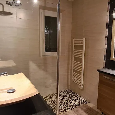 מלון Cozy House With Private Pool 4*