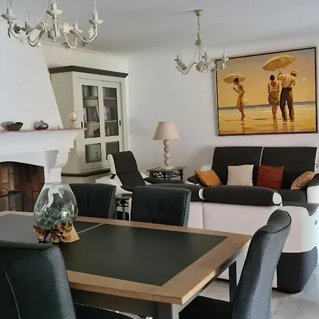 מלון Cozy House With Private Pool 4*